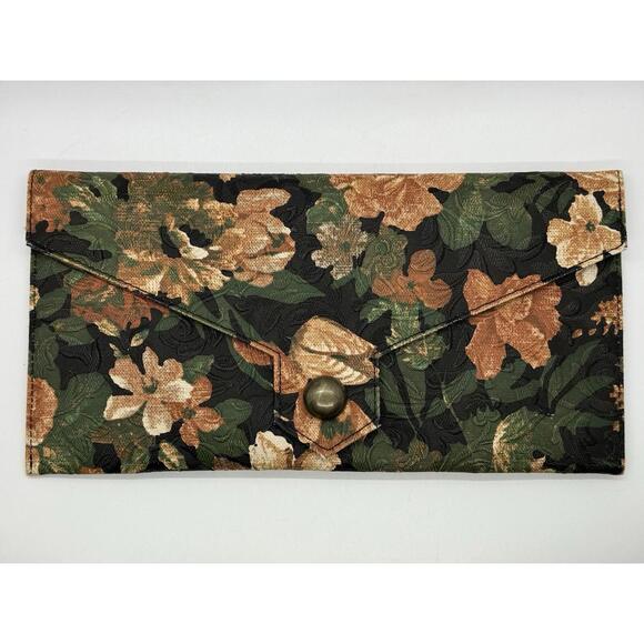 Kimchi Blue Handbags - KIMCHI BLUE Floral Clutch / Handbag / Coin purse